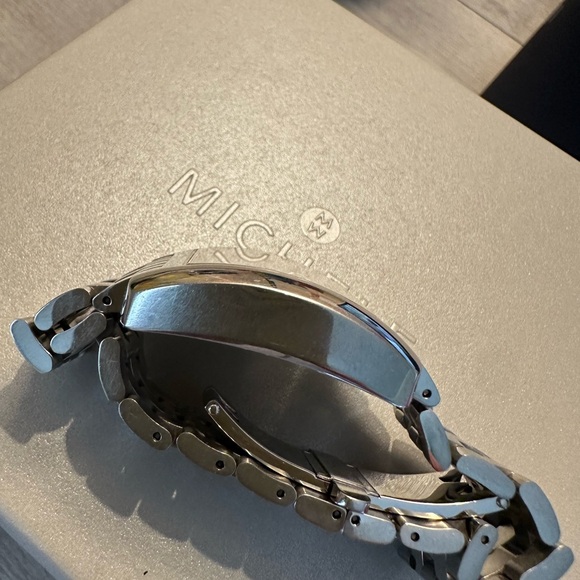 Beautiful Watch - Picture 5 of 10